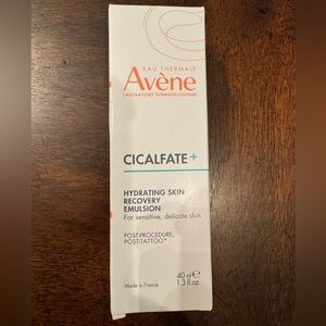 Avene Cicalfate
Perfect Stocking Stuffer